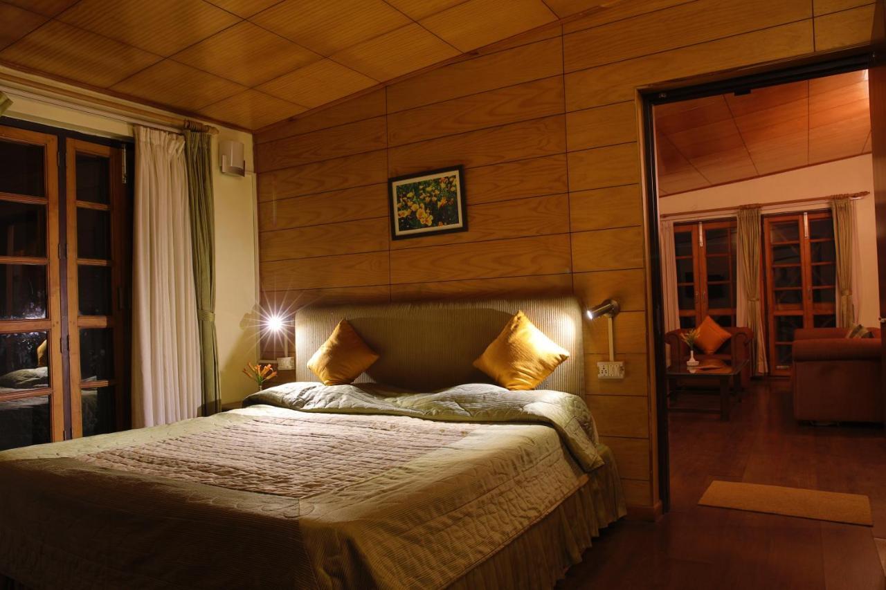 The Lake Resort Naukuchiatal Ngoại thất bức ảnh