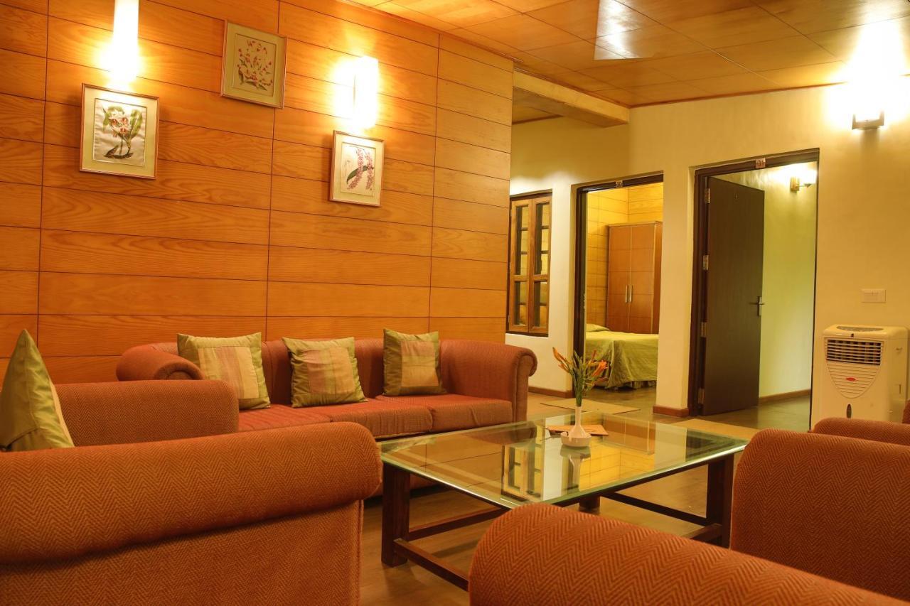 The Lake Resort Naukuchiatal Ngoại thất bức ảnh