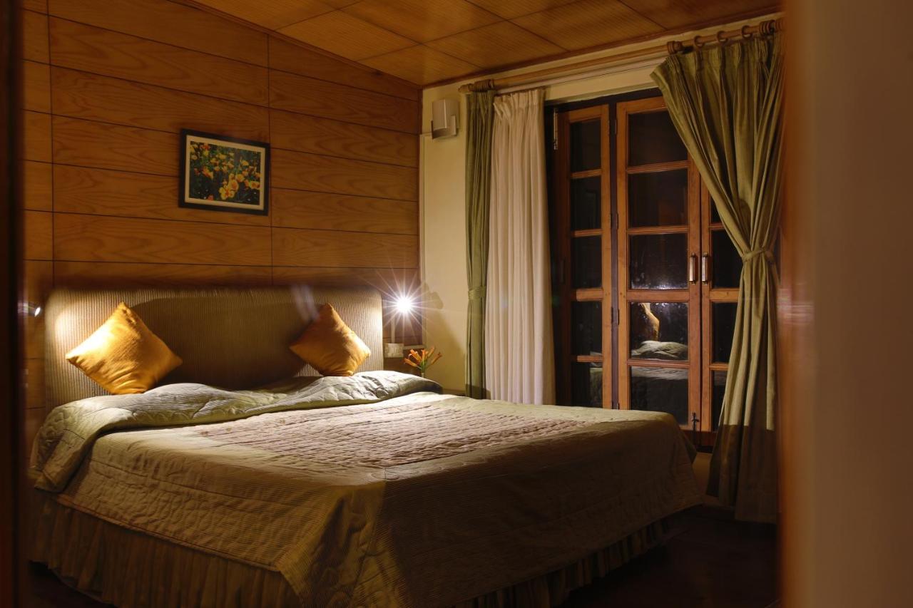 The Lake Resort Naukuchiatal Ngoại thất bức ảnh