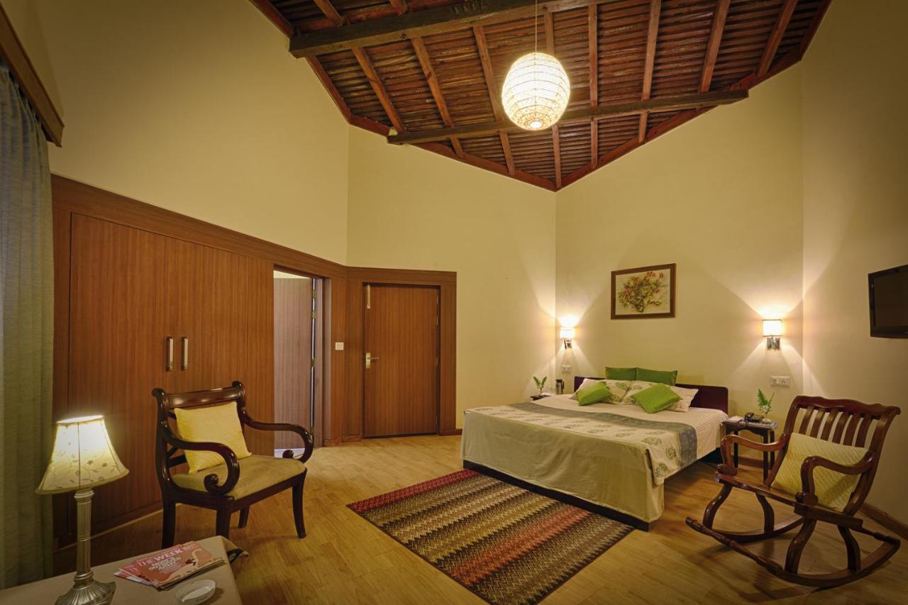 The Lake Resort Naukuchiatal Ngoại thất bức ảnh