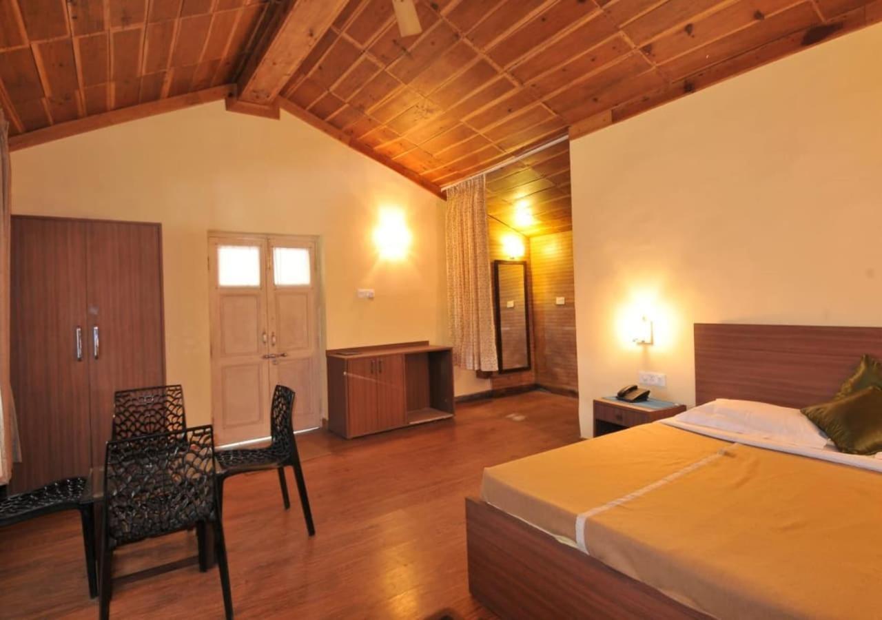 The Lake Resort Naukuchiatal Ngoại thất bức ảnh